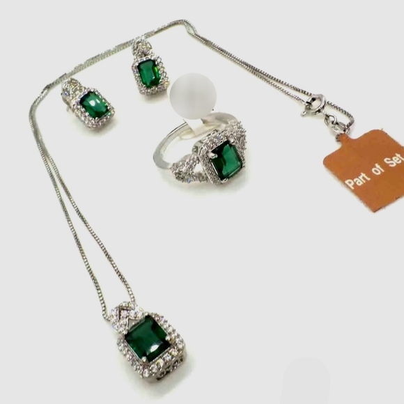 ***SOLD*** SIMULATED EMERALD RING, EARRINGS AND LADIES NECKLACE SET - Picture 2 of 2